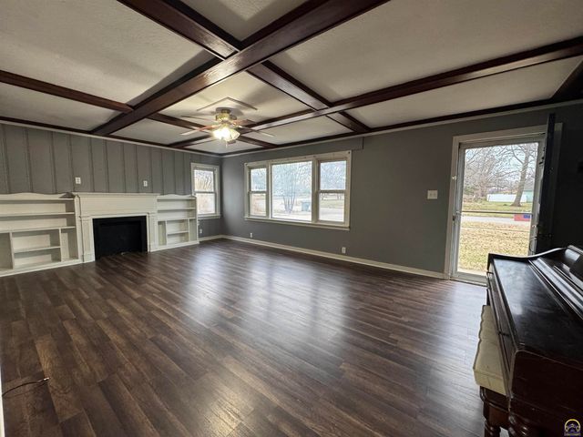 1041 Sunnyslope St, Emporia, KS 66801