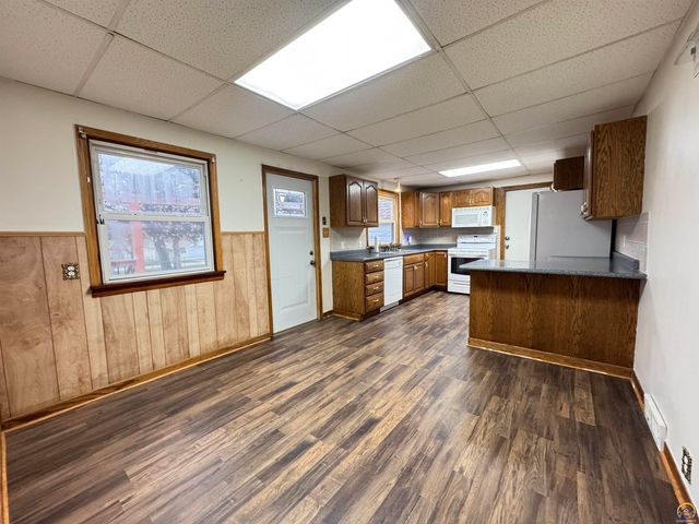 1041 Sunnyslope St, Emporia, KS 66801