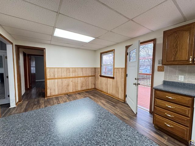 1041 Sunnyslope St, Emporia, KS 66801