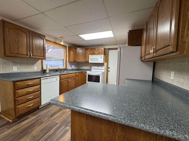 1041 Sunnyslope St, Emporia, KS 66801