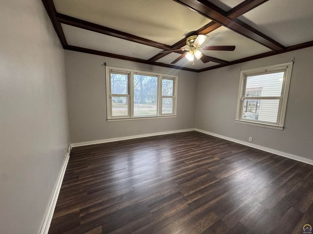 1041 Sunnyslope St, Emporia, KS 66801