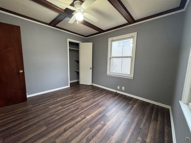 1041 Sunnyslope St, Emporia, KS 66801