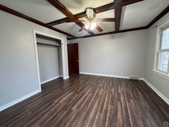 1041 Sunnyslope St, Emporia, KS 66801