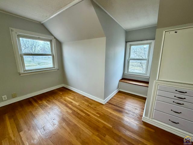 1041 Sunnyslope St, Emporia, KS 66801