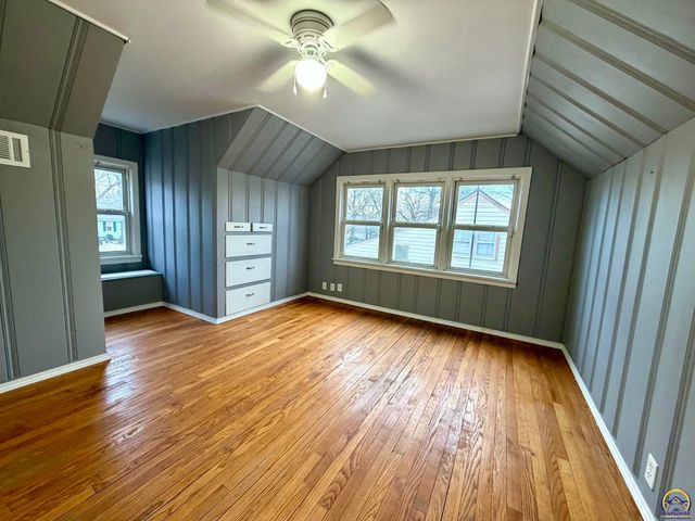 1041 Sunnyslope St, Emporia, KS 66801