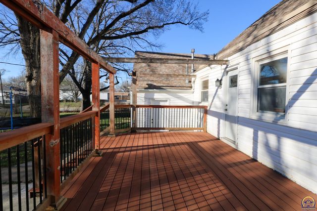 1041 Sunnyslope St, Emporia, KS 66801