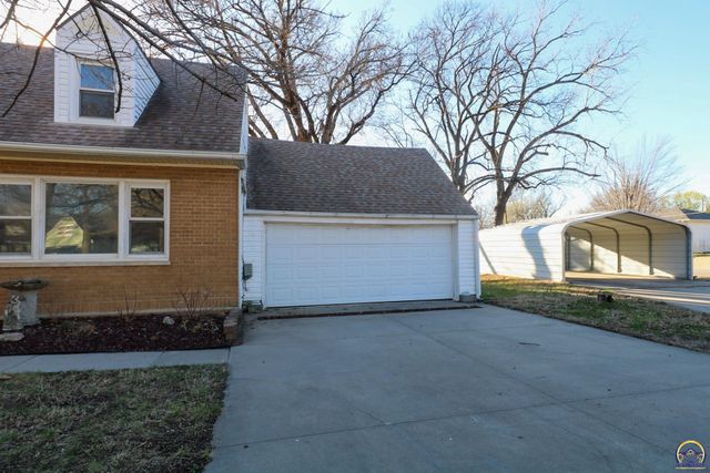 1041 Sunnyslope St, Emporia, KS 66801