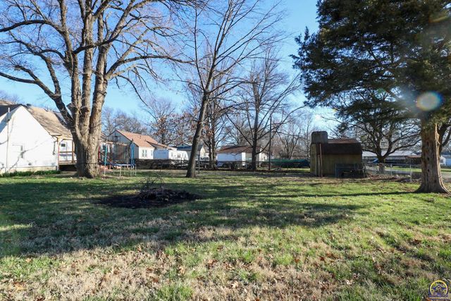 1041 Sunnyslope St, Emporia, KS 66801