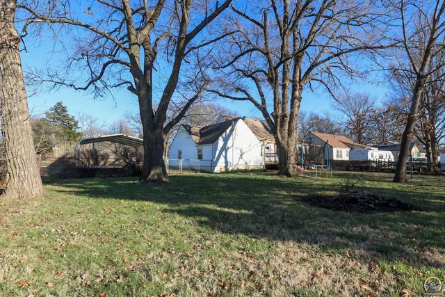 1041 Sunnyslope St, Emporia, KS 66801