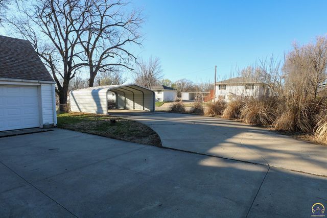 1041 Sunnyslope St, Emporia, KS 66801