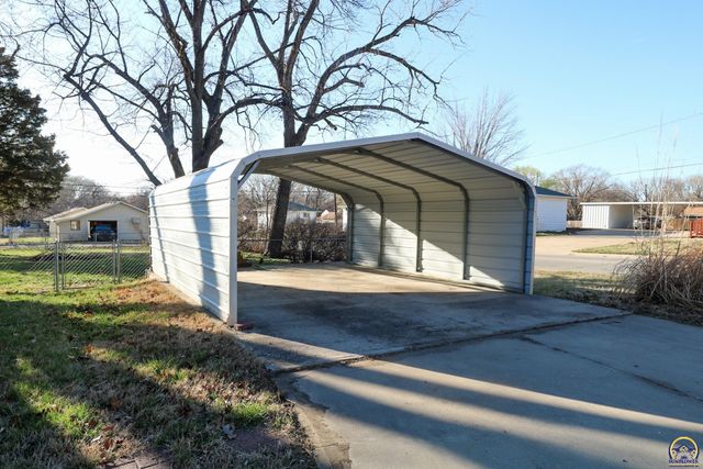 1041 Sunnyslope St, Emporia, KS 66801