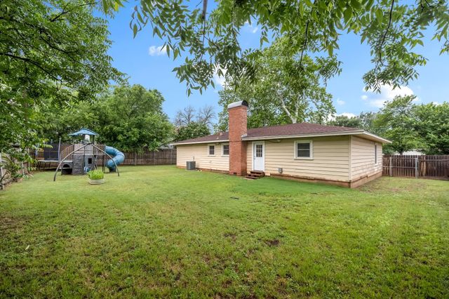 421 S 1st Street, Krum, TX 76249