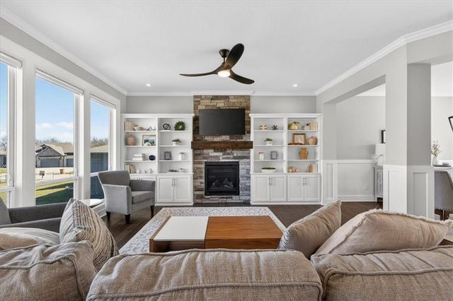 914 Rannoch Lane, Raymore, MO 64083