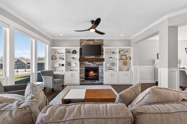 914 Rannoch Lane, Raymore, MO 64083