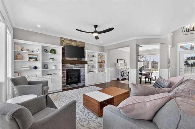 914 Rannoch Lane, Raymore, MO 64083