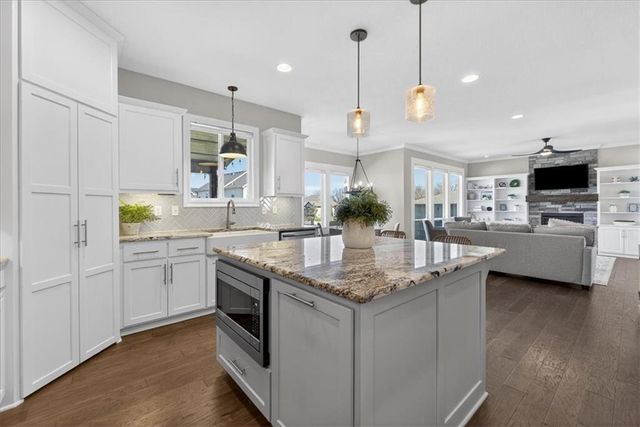 914 Rannoch Lane, Raymore, MO 64083