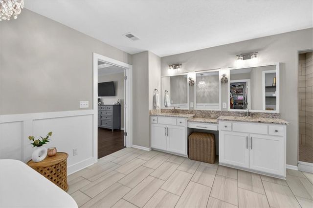 914 Rannoch Lane, Raymore, MO 64083