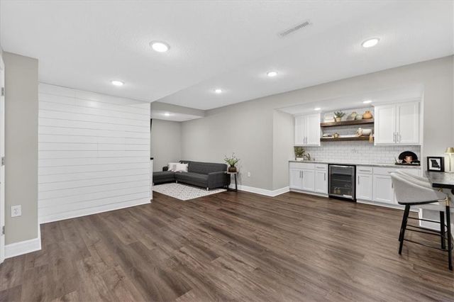 914 Rannoch Lane, Raymore, MO 64083