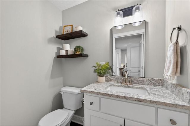 914 Rannoch Lane, Raymore, MO 64083