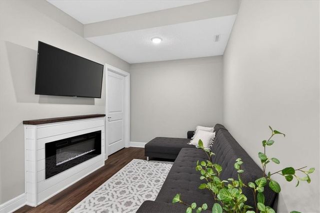 914 Rannoch Lane, Raymore, MO 64083