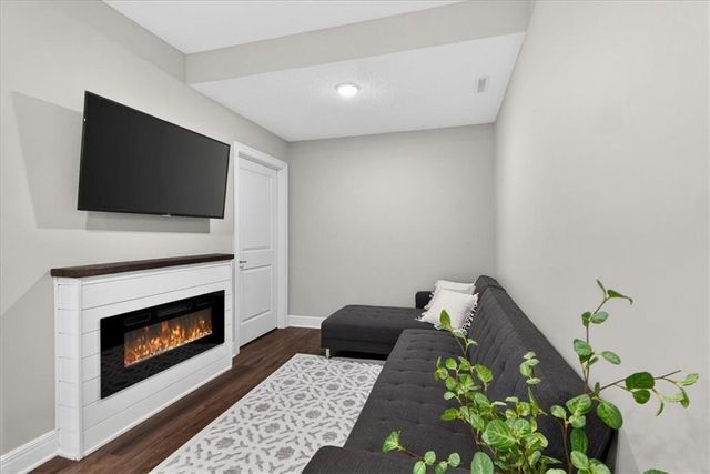 914 Rannoch Lane, Raymore, MO 64083