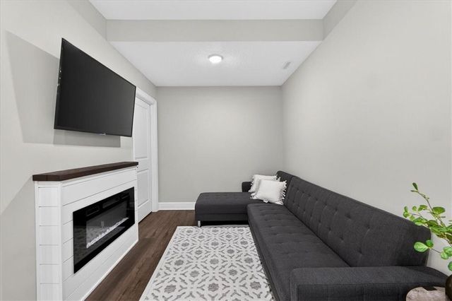 914 Rannoch Lane, Raymore, MO 64083