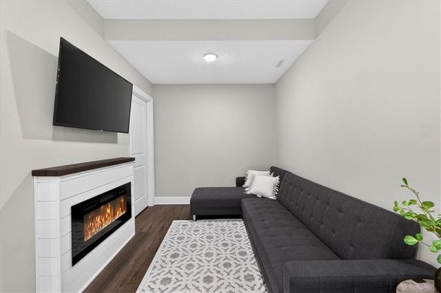 914 Rannoch Lane, Raymore, MO 64083