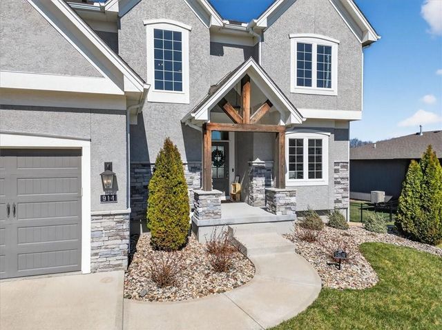 914 Rannoch Lane, Raymore, MO 64083