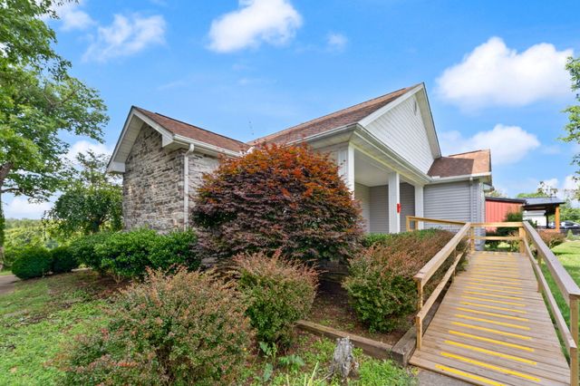 175 S Riverwood, Bronston, KY 42518