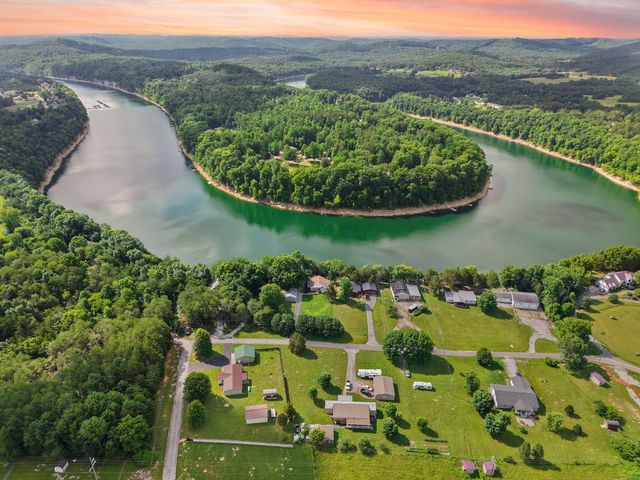 175 S Riverwood, Bronston, KY 42518