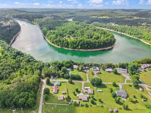175 S Riverwood, Bronston, KY 42518