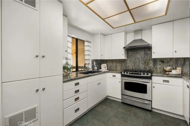 2504 E Willow 302, Signal Hill, CA 90755