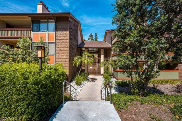 2504 E Willow 302, Signal Hill, CA 90755