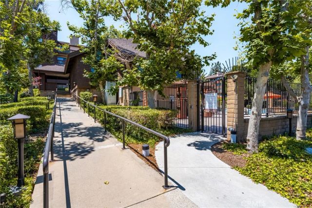 2504 E Willow 302, Signal Hill, CA 90755