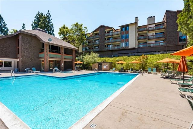 2504 E Willow 302, Signal Hill, CA 90755