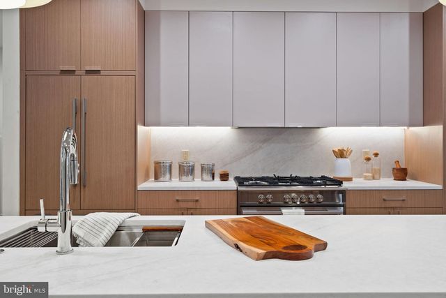 207A VINE ST, Philadelphia, PA 19106