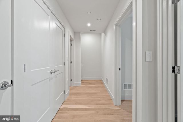 207A VINE ST, Philadelphia, PA 19106