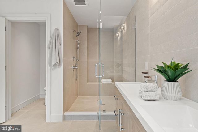 207A VINE ST, Philadelphia, PA 19106