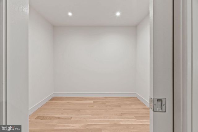 207A VINE ST, Philadelphia, PA 19106