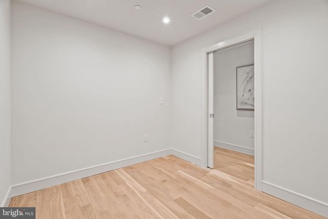 207A VINE ST, Philadelphia, PA 19106