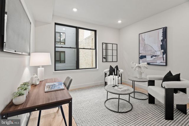 207A VINE ST, Philadelphia, PA 19106