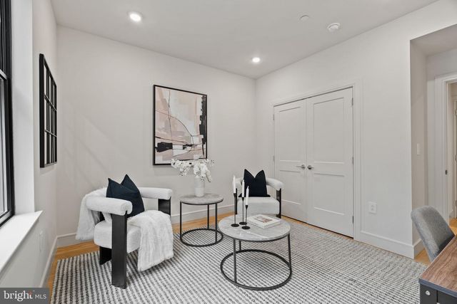 207A VINE ST, Philadelphia, PA 19106