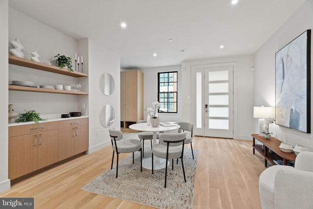 207A VINE ST, Philadelphia, PA 19106