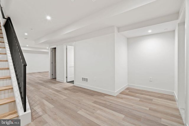 207A VINE ST, Philadelphia, PA 19106