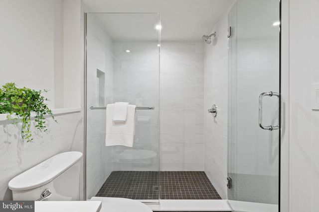 207A VINE ST, Philadelphia, PA 19106