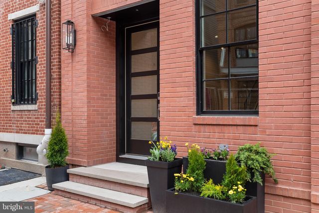 207A VINE ST, Philadelphia, PA 19106