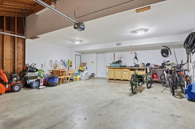 910 E TIMBERWOOD Cir, Spokane, WA 99208