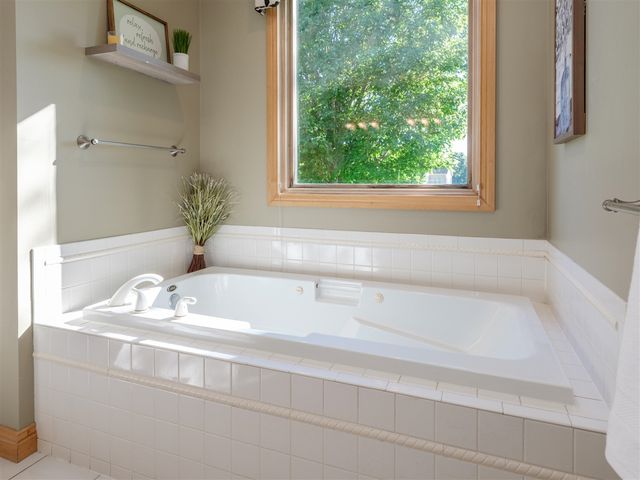 22533 Vineyard Circle, Mattawan, MI 49071