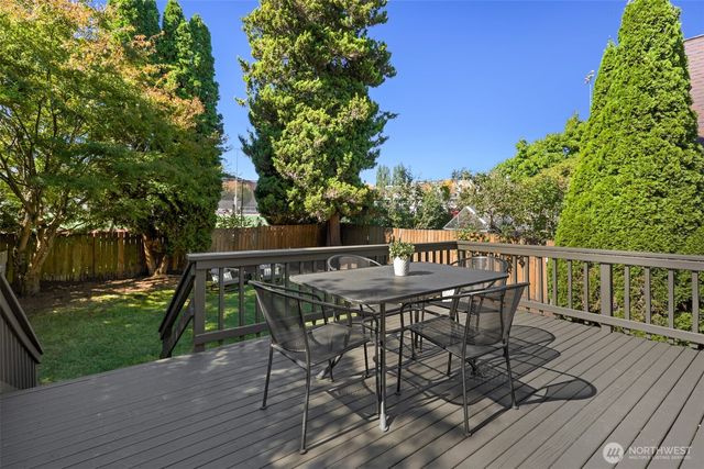 6527 12th Avenue NW, Seattle, WA 98117