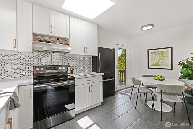 6527 12th Avenue NW, Seattle, WA 98117